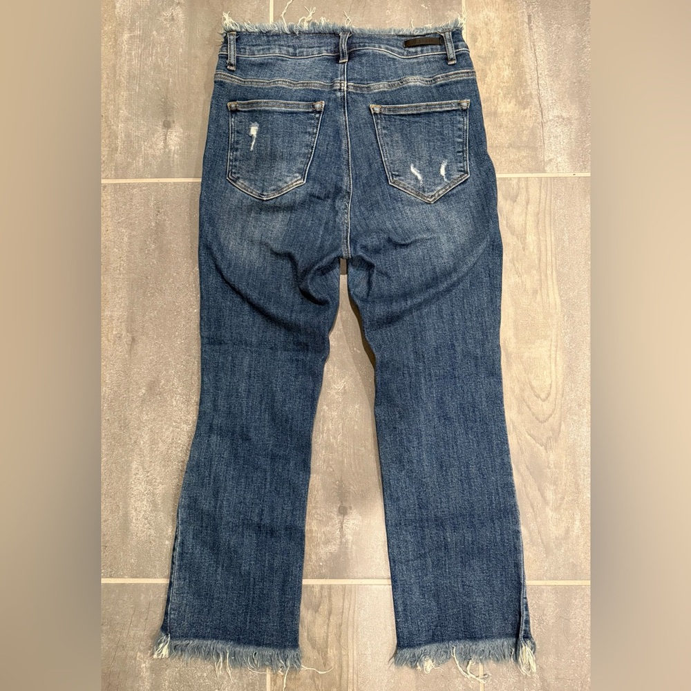 Distressed Risen Jeans - Picture 3 of 6